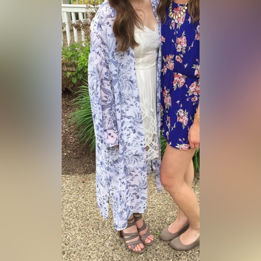 Altar’d State. Blue and White Floral Chiffon Duster Kimono.